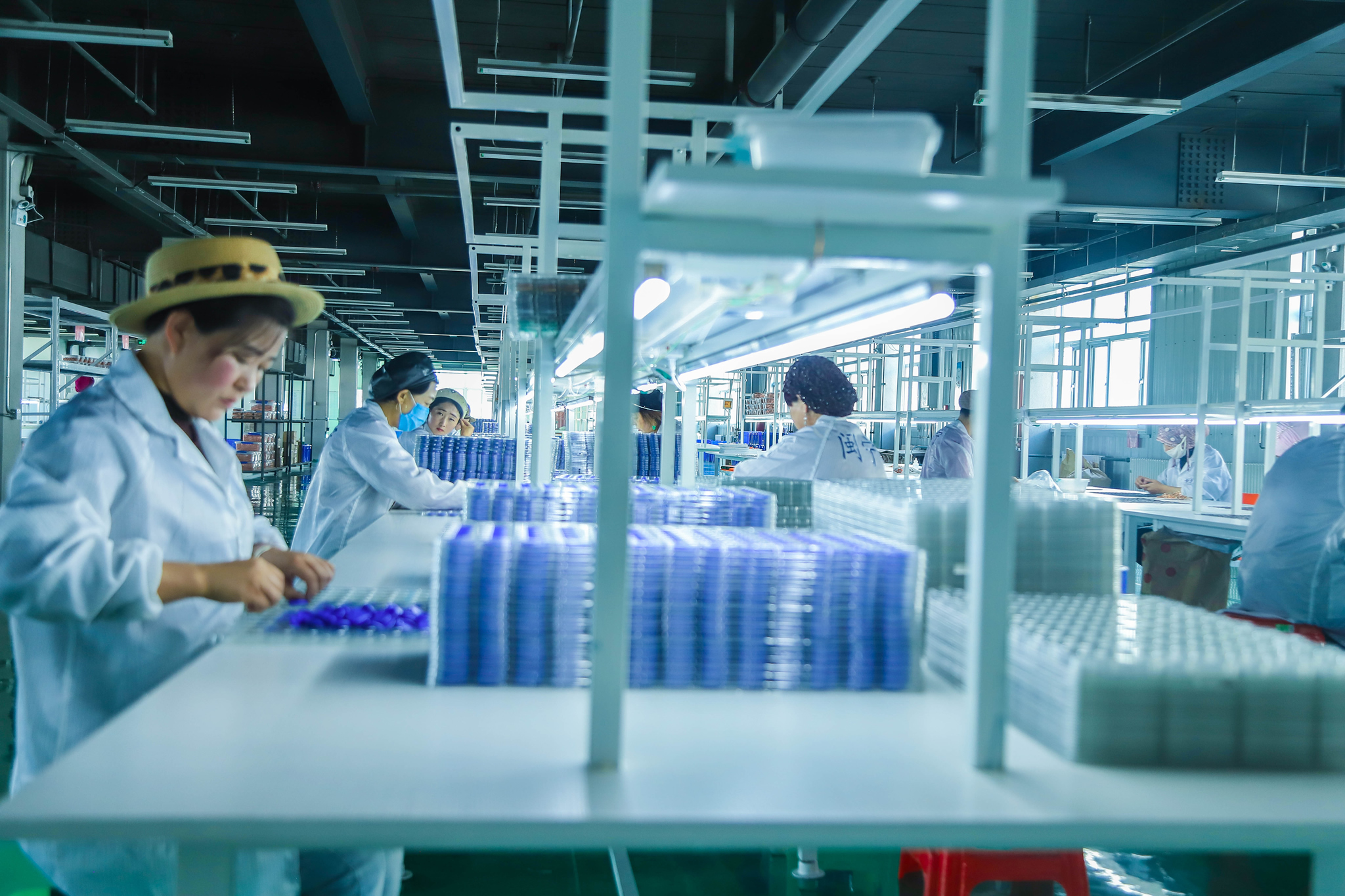 卡立方集團寧夏工廠獲得一項用于智能卡加工的超聲波焊接裝置專利