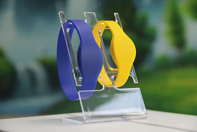 無(wú)線(xiàn)射頻卡與傳統(tǒng)的條碼卡識(shí)別技術(shù)相比有哪些優(yōu)勢(shì)