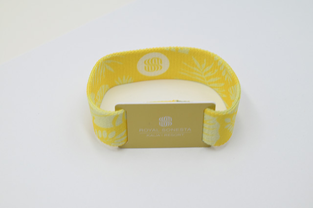 凸碼的大小可以是燙金或燙銀，注意凸碼不能垂直排列